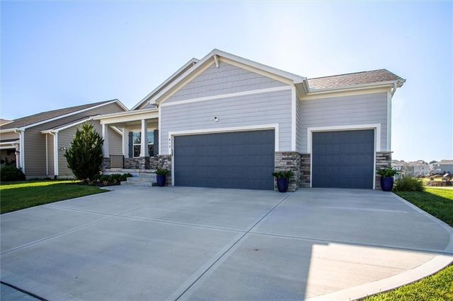 613 SW Brummel Road, Lee's Summit, MO 64081