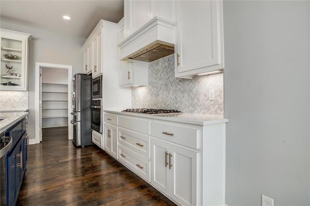 613 SW Brummel Road, Lee's Summit, MO 64081