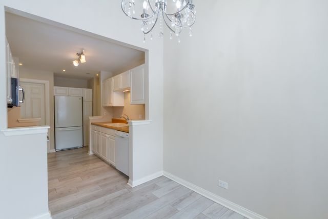 25 Superior Court L2, Schaumburg, IL 60193