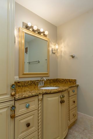 25 Superior Court L2, Schaumburg, IL 60193