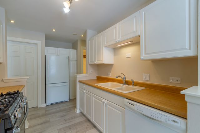 25 Superior Court L2, Schaumburg, IL 60193