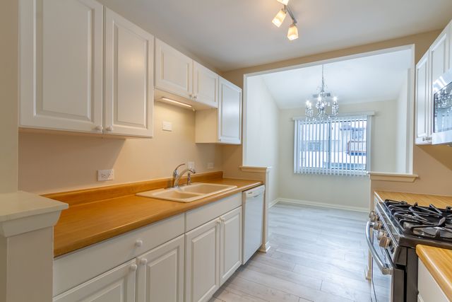 25 Superior Court L2, Schaumburg, IL 60193