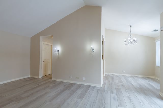 25 Superior Court L2, Schaumburg, IL 60193