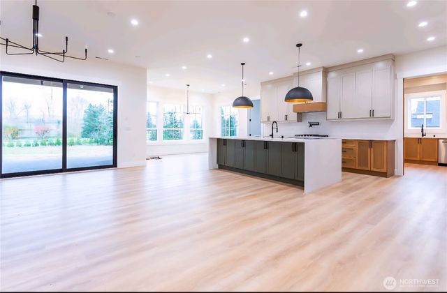 6076 Mesa Court, Ferndale, WA 98248