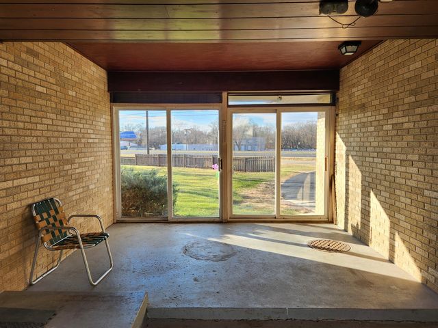 9225 N 2nd Street, Machesney Park, IL 61115