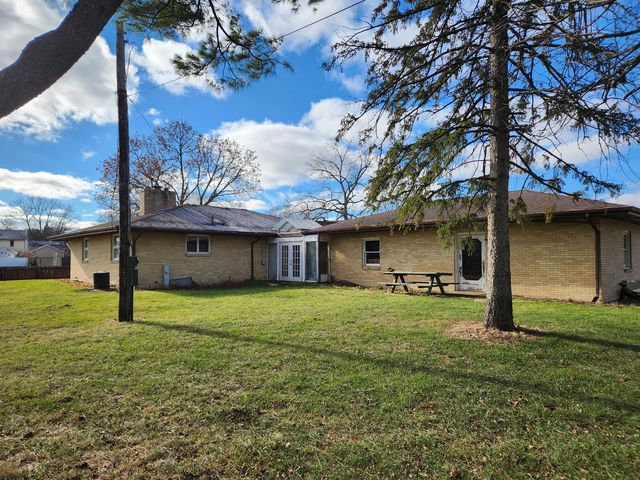 9225 N 2nd Street, Machesney Park, IL 61115