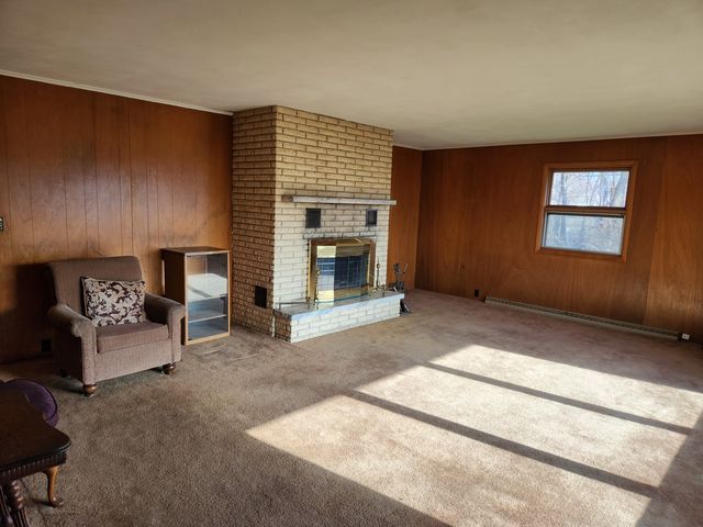 9225 N 2nd Street, Machesney Park, IL 61115