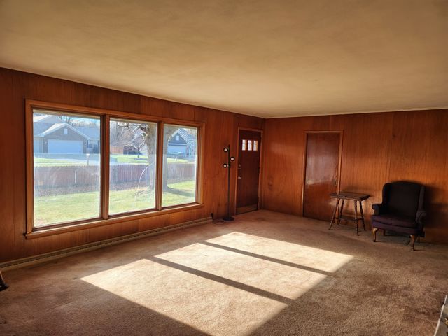 9225 N 2nd Street, Machesney Park, IL 61115