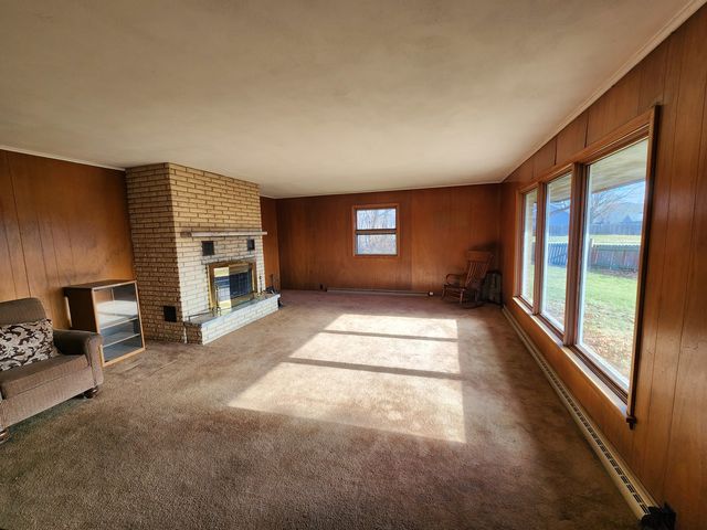 9225 N 2nd Street, Machesney Park, IL 61115