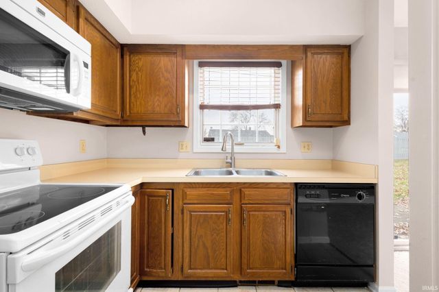 3312 E Jefferson Square, South Bend, IN 46615