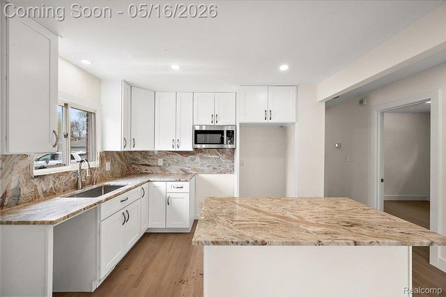 23344 Brookdale Boulevard, St. Clair Shores, MI 48082