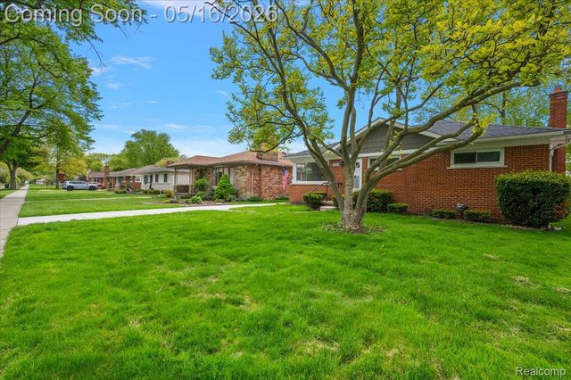 23344 Brookdale Boulevard, St. Clair Shores, MI 48082