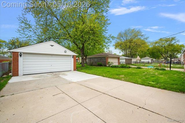 23344 Brookdale Boulevard, St. Clair Shores, MI 48082