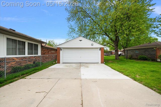 23344 Brookdale Boulevard, St. Clair Shores, MI 48082