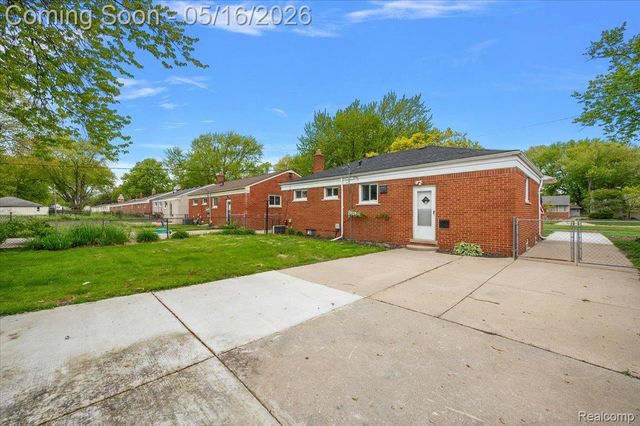 23344 Brookdale Boulevard, St. Clair Shores, MI 48082