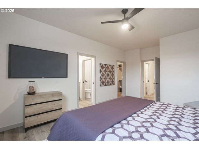 143 SHELTON MCMURPHEY Blvd, Eugene, OR 97401