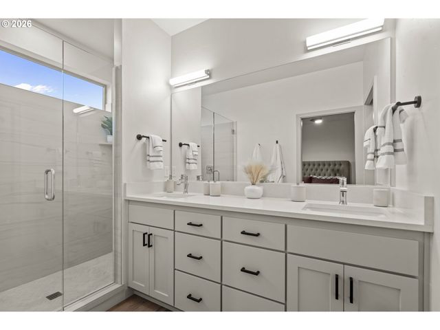 143 SHELTON MCMURPHEY Blvd, Eugene, OR 97401