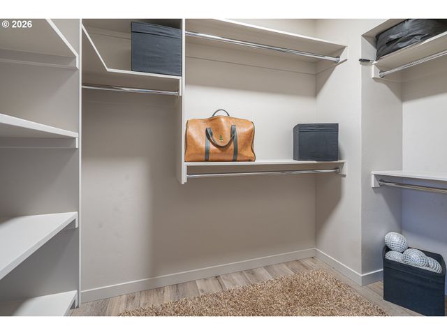 143 SHELTON MCMURPHEY Blvd, Eugene, OR 97401