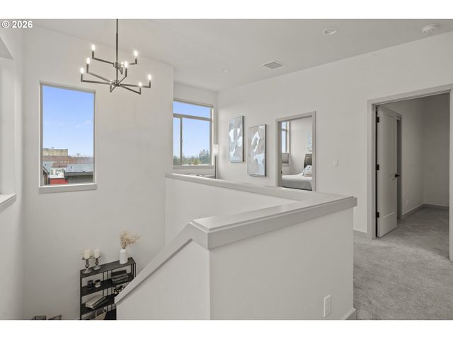 143 SHELTON MCMURPHEY Blvd, Eugene, OR 97401