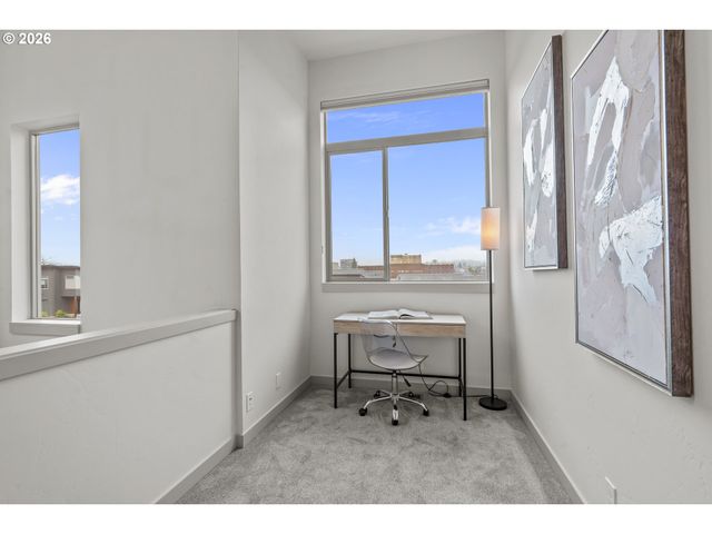 143 SHELTON MCMURPHEY Blvd, Eugene, OR 97401