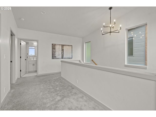 143 SHELTON MCMURPHEY Blvd, Eugene, OR 97401