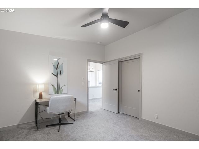 143 SHELTON MCMURPHEY Blvd, Eugene, OR 97401