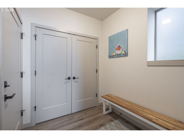 143 SHELTON MCMURPHEY Blvd, Eugene, OR 97401