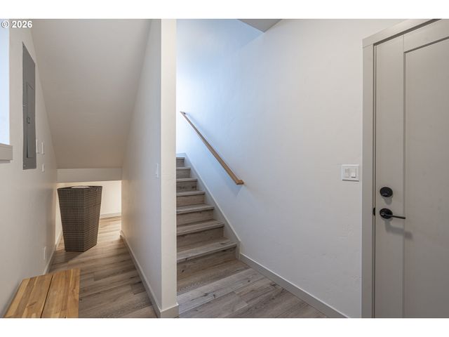 143 SHELTON MCMURPHEY Blvd, Eugene, OR 97401