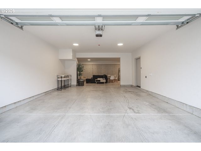 143 SHELTON MCMURPHEY Blvd, Eugene, OR 97401