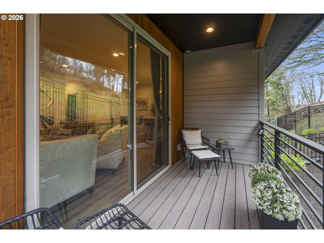 143 SHELTON MCMURPHEY Blvd, Eugene, OR 97401