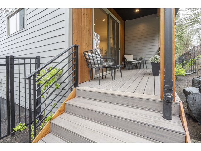 143 SHELTON MCMURPHEY Blvd, Eugene, OR 97401