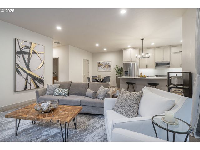 143 SHELTON MCMURPHEY Blvd, Eugene, OR 97401