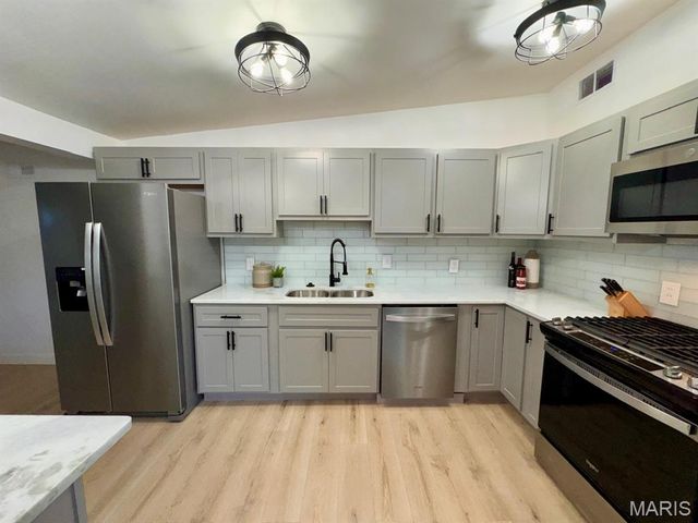 8408 Buckthorn Drive, Berkeley, MO 63134