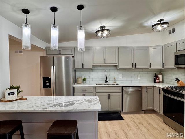 8408 Buckthorn Drive, Berkeley, MO 63134
