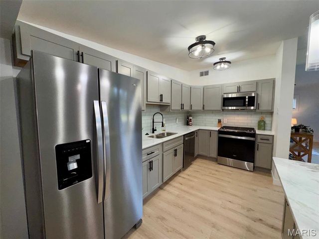 8408 Buckthorn Drive, Berkeley, MO 63134