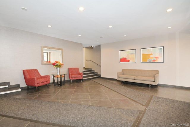 5 Birchwood Court 5J, Mineola, NY 11501