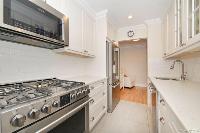 5 Birchwood Court 5J, Mineola, NY 11501