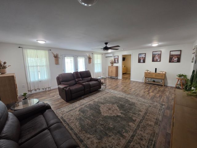 617 Hensley Road, East Bernstadt, KY 40729