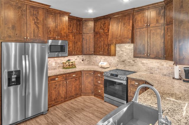 129 Oak Springs Loop, Mabank, TX 75147