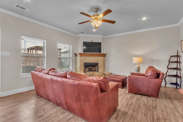 129 Oak Springs Loop, Mabank, TX 75147