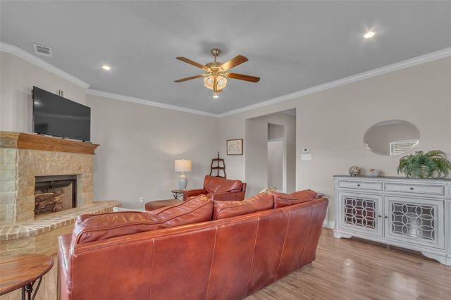 129 Oak Springs Loop, Mabank, TX 75147