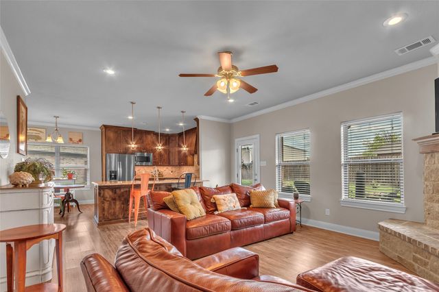 129 Oak Springs Loop, Mabank, TX 75147