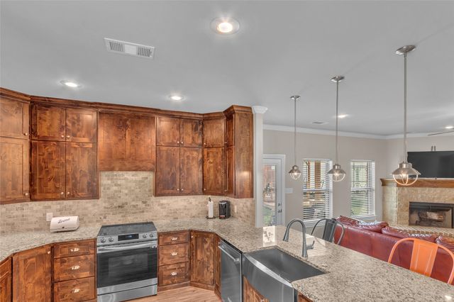 129 Oak Springs Loop, Mabank, TX 75147