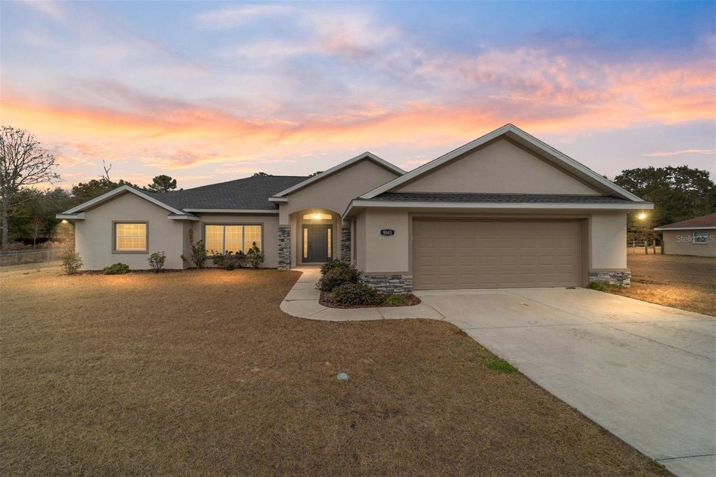 Image 3 of property listing at 9343 SE 108TH PLACE, Belleview, FL 34420