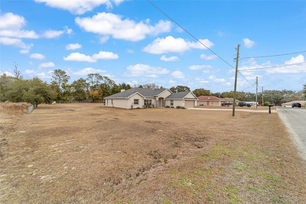 Image 33 of property listing at 9343 SE 108TH PLACE, Belleview, FL 34420