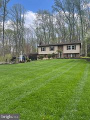 8807 DOUG DR, Nokesville, VA 20181