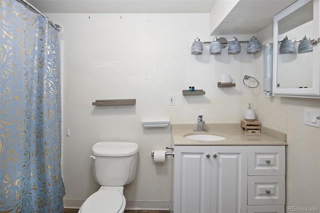 7229 S Iris Court, Littleton, CO 80128