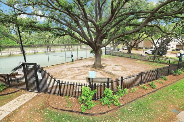 13794 Hollowgreen Drive 303, Houston, TX 77082