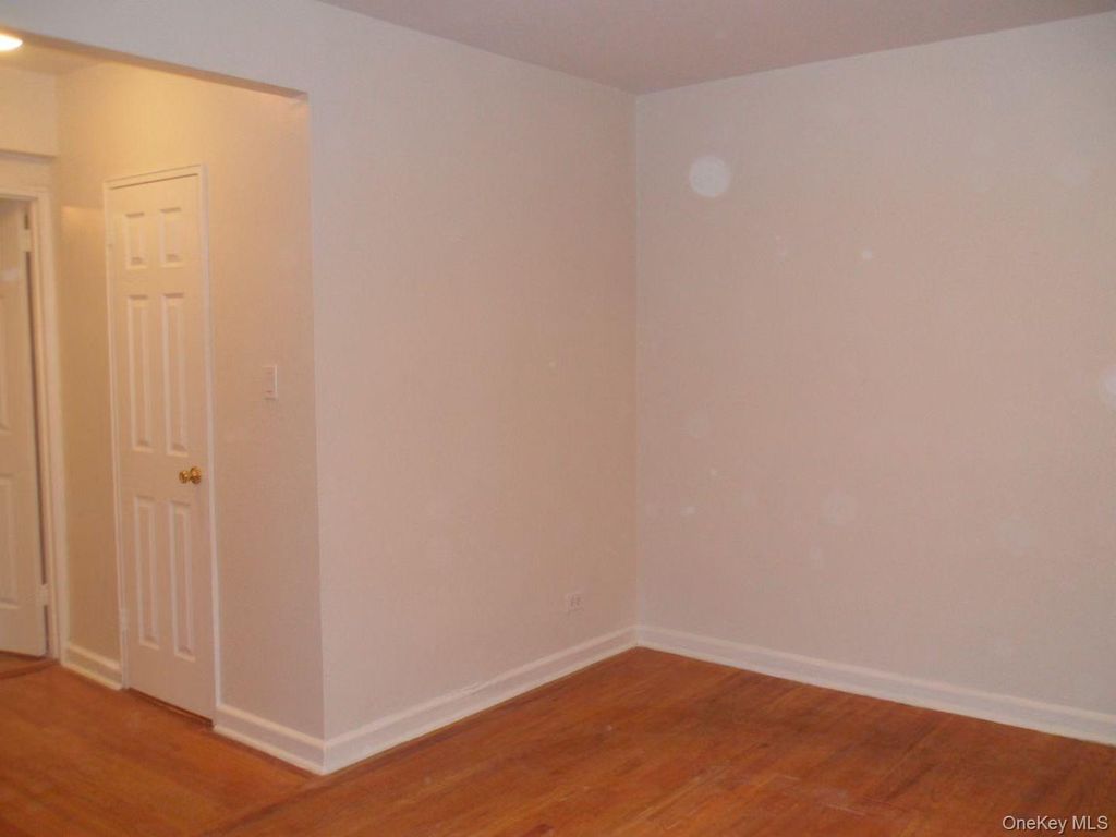 134-39 Blossom 5F, Flushing, NY 11355 — photo 2