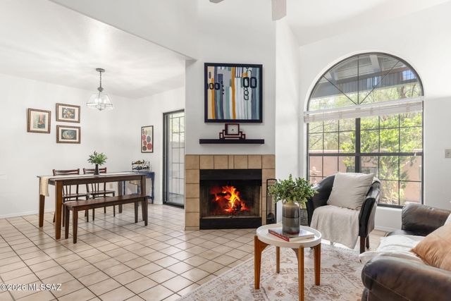7755 E Via Ventana Norte, Tucson, AZ 85750